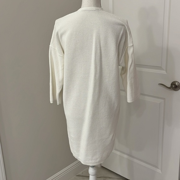 Uniqlo White V-neck dress 95% cotton 5% nylon. Heavy honeycomb fabric. Size M - Picture 4 of 5